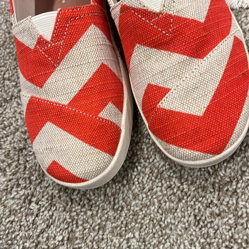 Like new Tom’s slip on size 7.5 women’s - Picture 6 of 9
